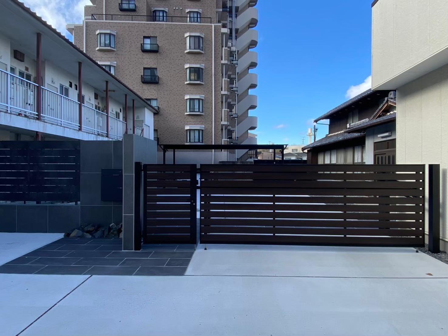 シャッターゲート　外構工事　外構リフォーム　エクステリア工事　|愛知県名古屋市のカーポート＆ガレージ専門店プラス