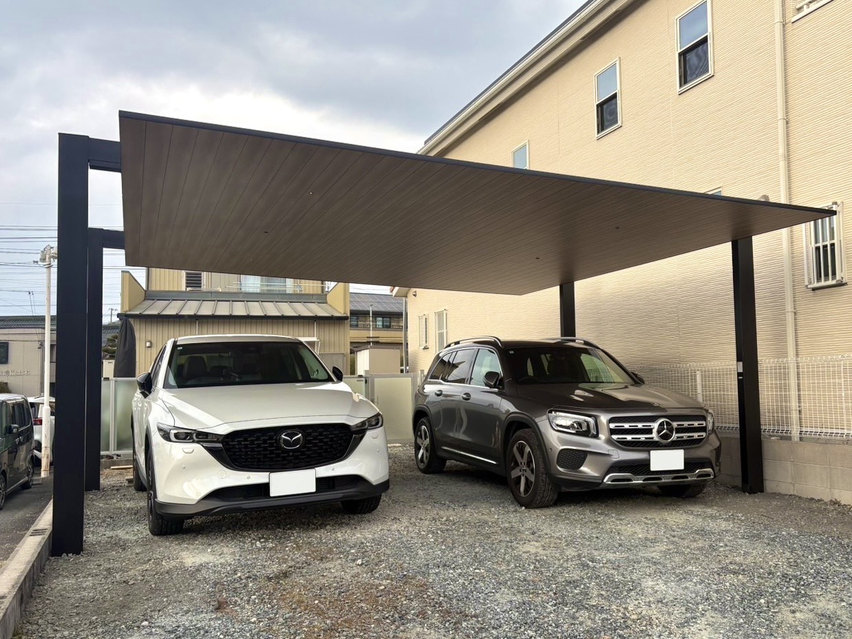LIXIL　カーポートSC　2台用　木調　屋根　木目ラッピング　高級　おしゃれ　かっこいい　梁延長　名古屋の外構　カーポート専門店　プラス|愛知県名古屋市のカーポート＆ガレージ専門店プラス