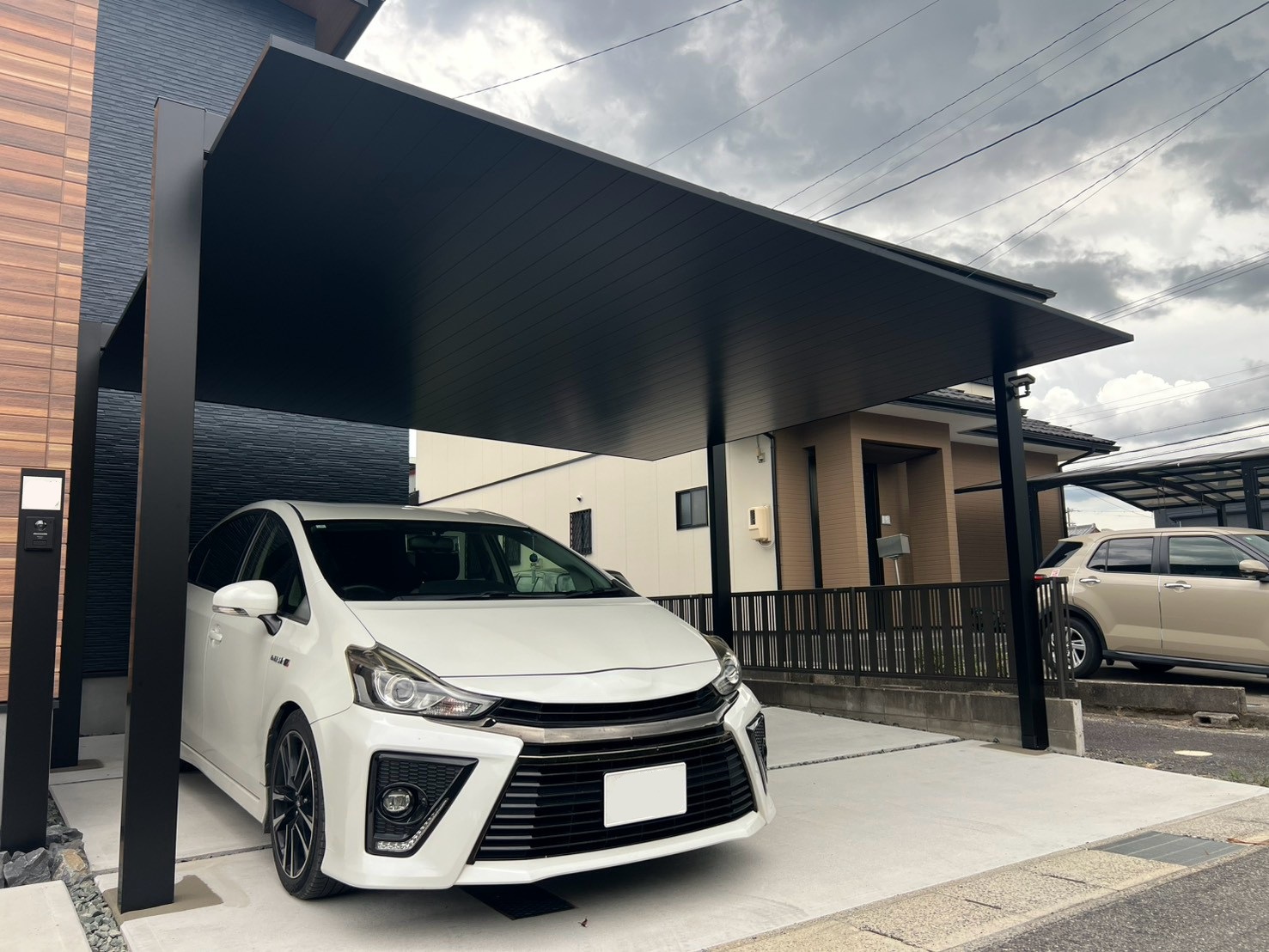 カーポートSC　ブラック　LIXIL　おしゃれ　モダン　かっこいい　外構工事　愛知県豊田市|愛知県名古屋市のカーポート＆ガレージ専門店プラス