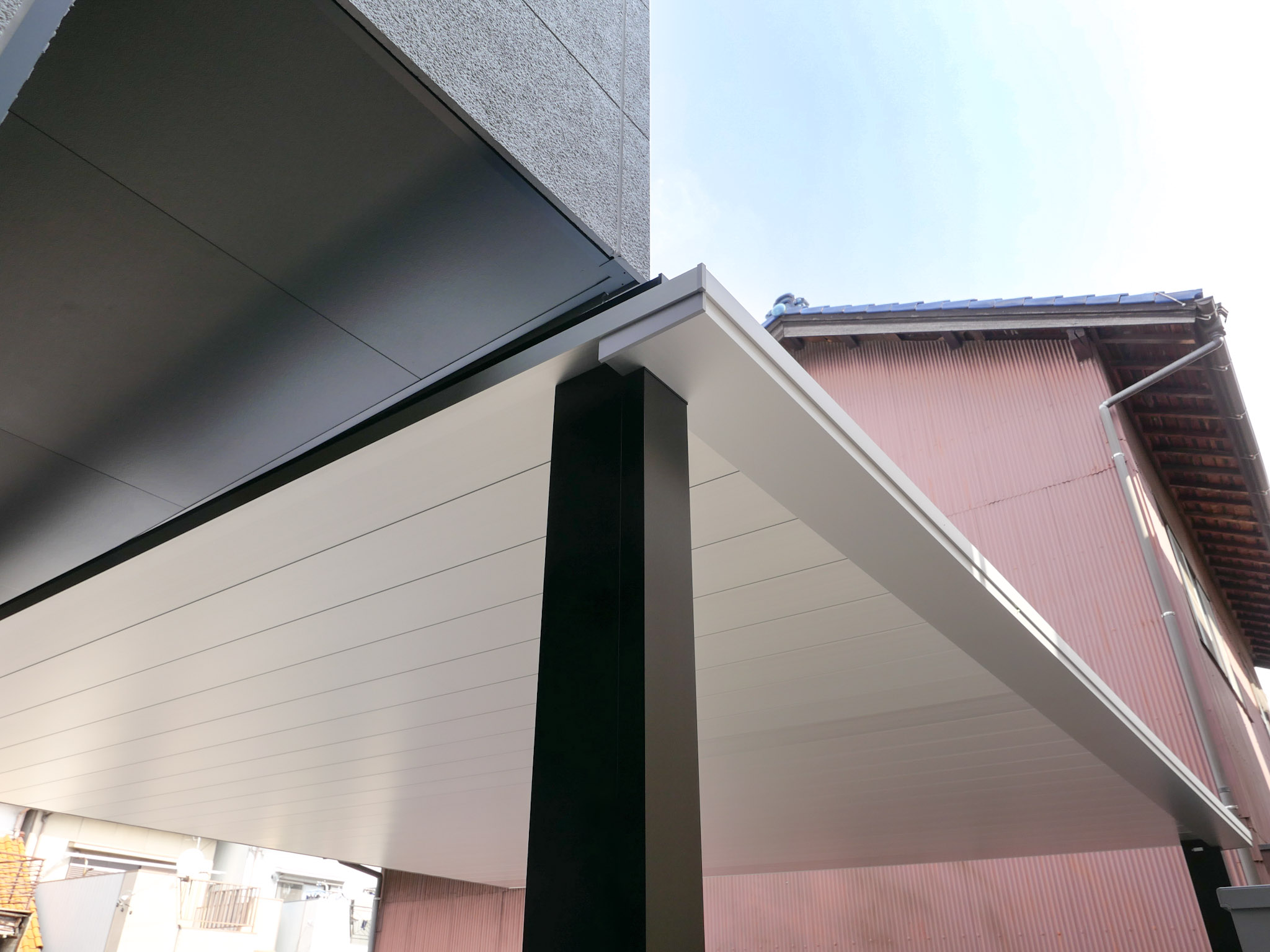 プレーンルーフ　YKKAP　アルミ屋根　かっこいいカーポート　スタイリッシュ　モダン　おしゃれ　名古屋市北区　施工事例|愛知県名古屋市のカーポート＆ガレージ専門店プラス